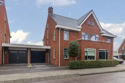Oranjetuin 4, Naaldwijk